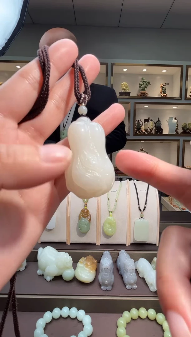 颈饰未镶嵌和田玉苏