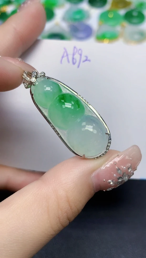 颈饰18K金镶嵌翡翠天然缅甸翡翠A货翡翠百元以上9元证书费自理