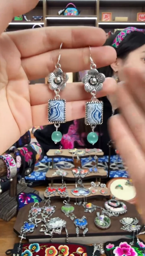 【闪购商品】织绣124蒙阿苏苗绣传承