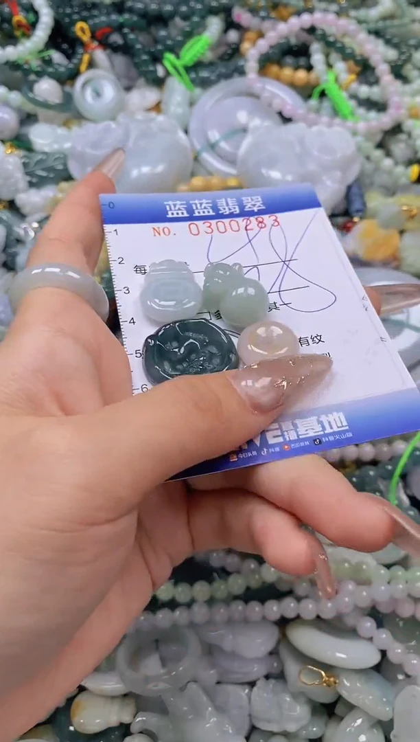 翡翠未镶嵌颈饰闪购0300283