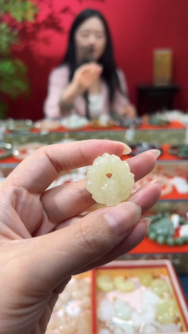 颈饰未镶嵌和田玉灵*黄口九尾狐吊坠