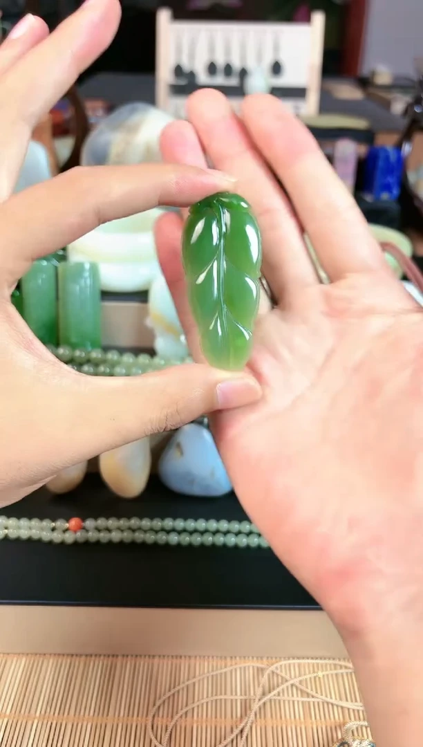 和田玉（碧玉）未镶嵌吊坠(不含链)和田玉碧玉叶子