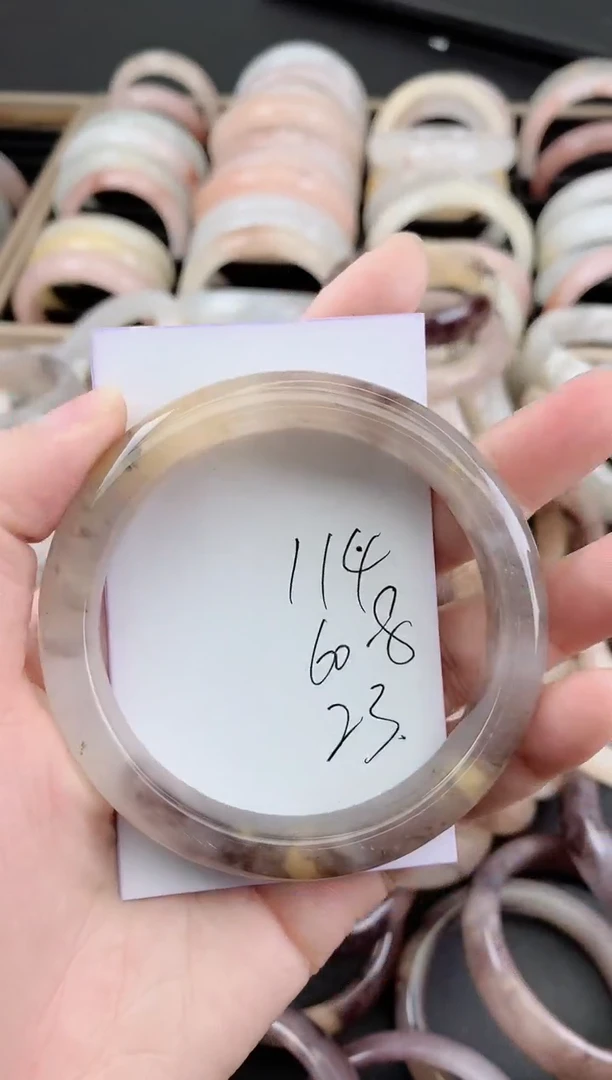 未镶嵌手镯石英质玉（金丝玉）114