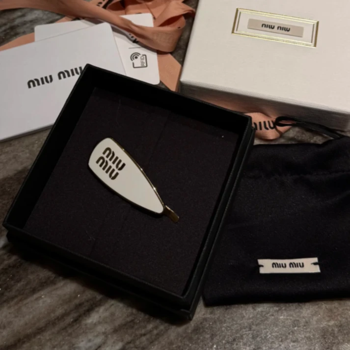 未使用 MIU MIU/缪缪 汤/P225887226 /白色 合金 发卡