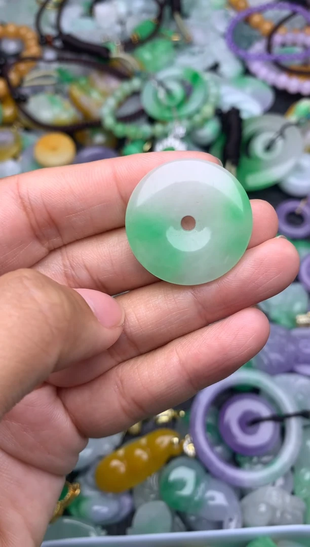 颈饰未镶嵌翡翠缅甸翡翠吊坠