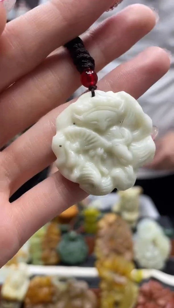 未镶嵌岫玉吊坠·