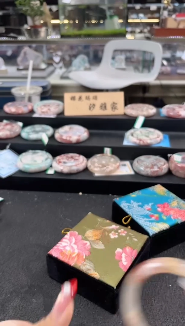 未镶嵌手镯石英质玉六*六圈口（赠品镯心）