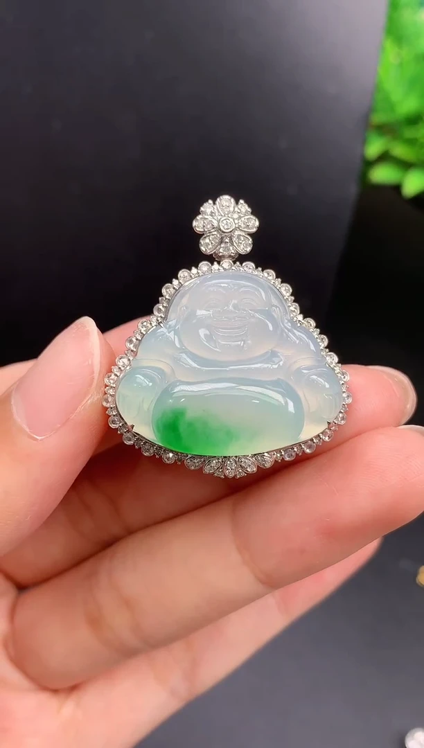 翡翠18K金镶嵌颈饰佛公