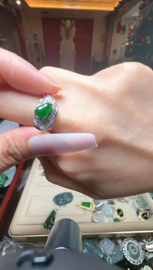 【闪购商品】翡翠吊坠(不含链)未镶嵌翡翠