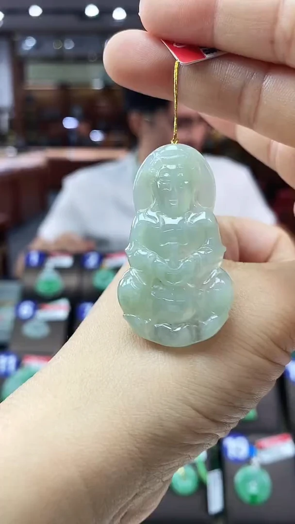 颈饰未镶嵌翡翠观音