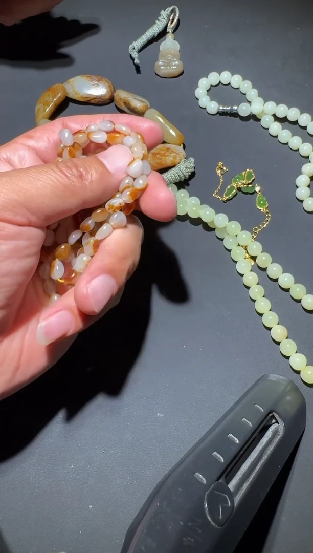 未镶嵌和田玉（糖玉）挂件和田玉
