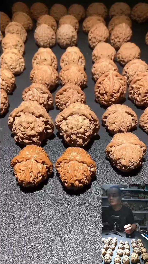 吊坠文玩核桃?**八po