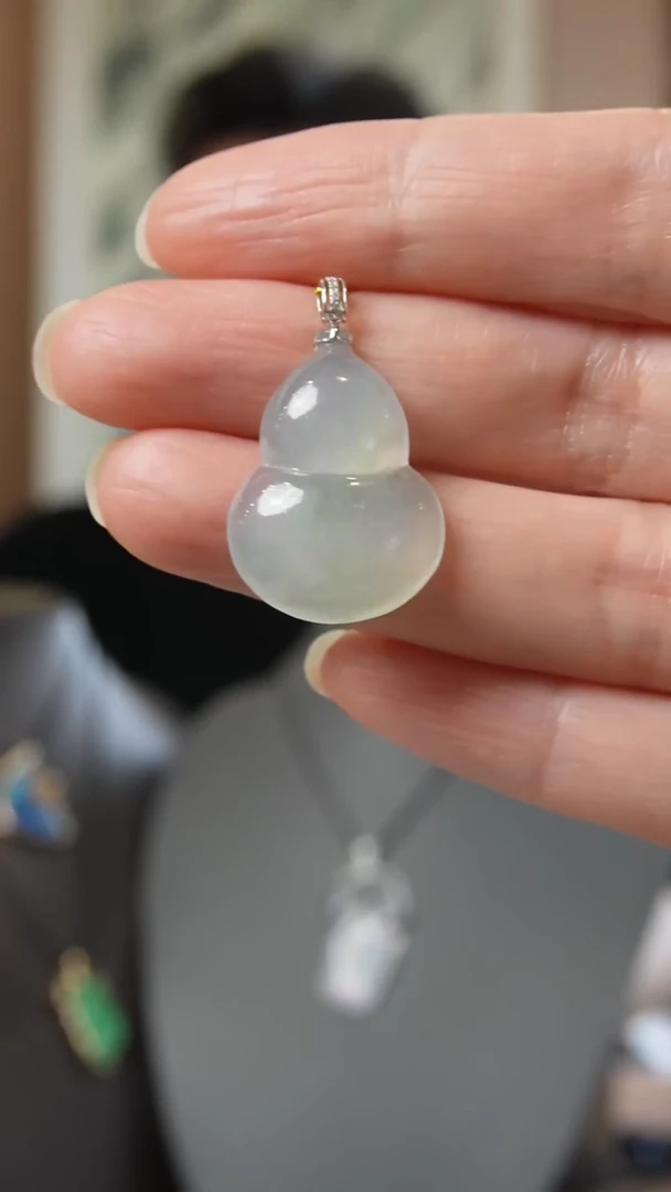 【闪购商品】翡翠吊坠(不含链)18K金镶嵌天然缅甸翡翠吊坠