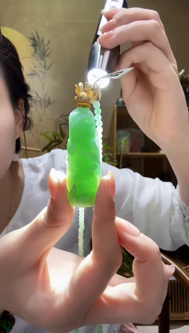 颈饰未镶嵌翡翠吊坠