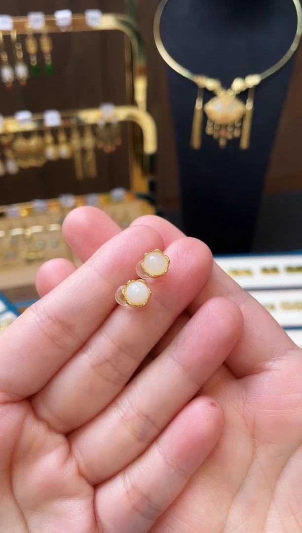【闪购商品】和田玉耳钉银S925镀金镶嵌花苞