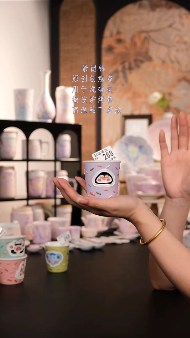 摆件景德镇手工手绘高温釉下彩设计师款