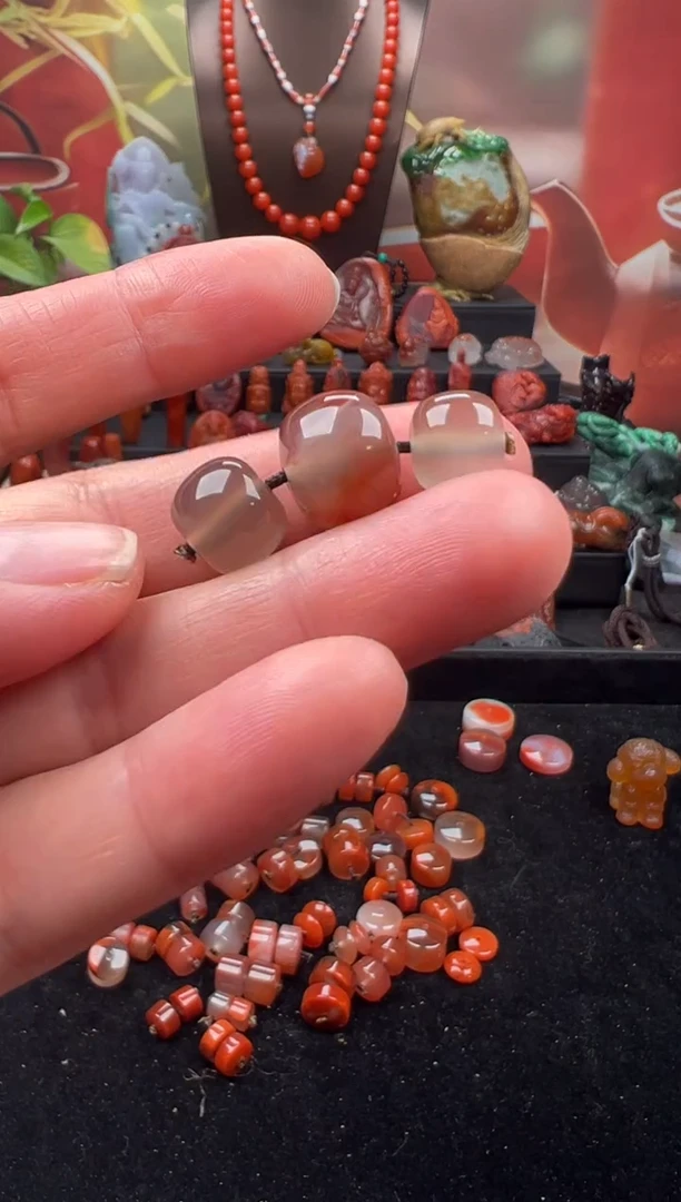 未镶嵌单珠南红玛瑙大的13mm小的10mm