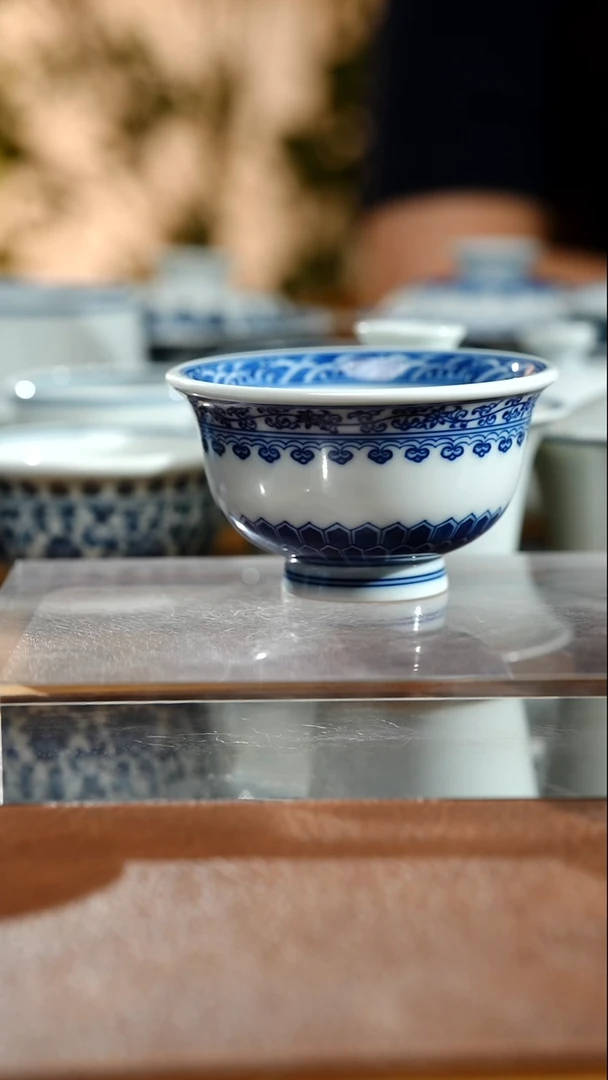 盖碗仿清内绘宝象压手80cc