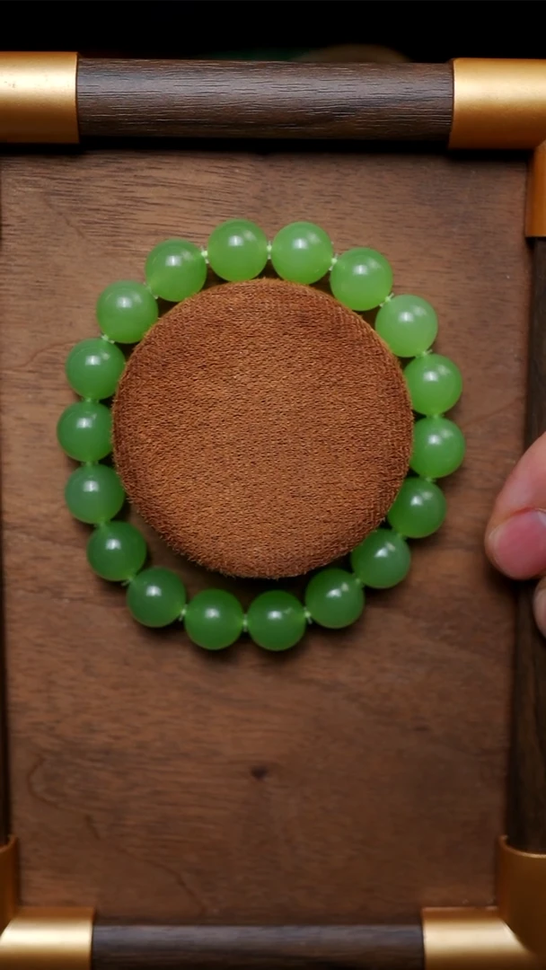 未镶嵌手串和田玉（碧玉）A****生碧玉苹果绿圆珠手串