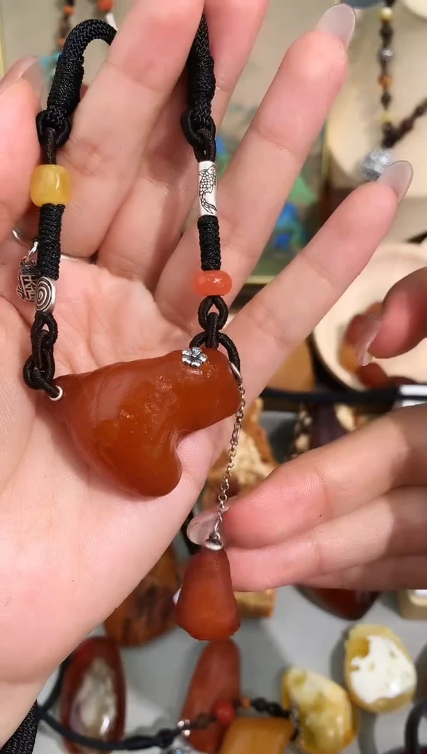 未镶嵌琥珀裸石琥珀
