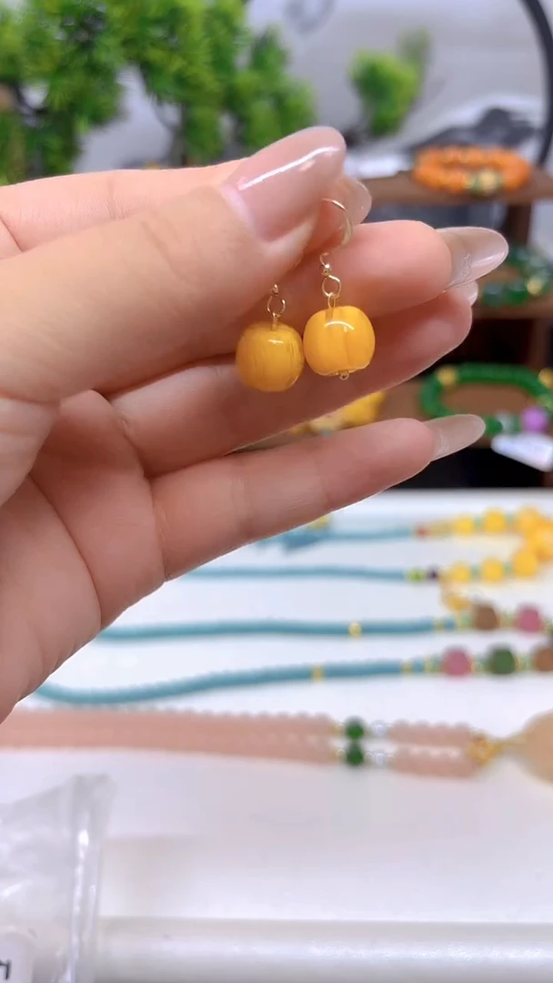 14K金镶嵌蜜蜡耳饰E01