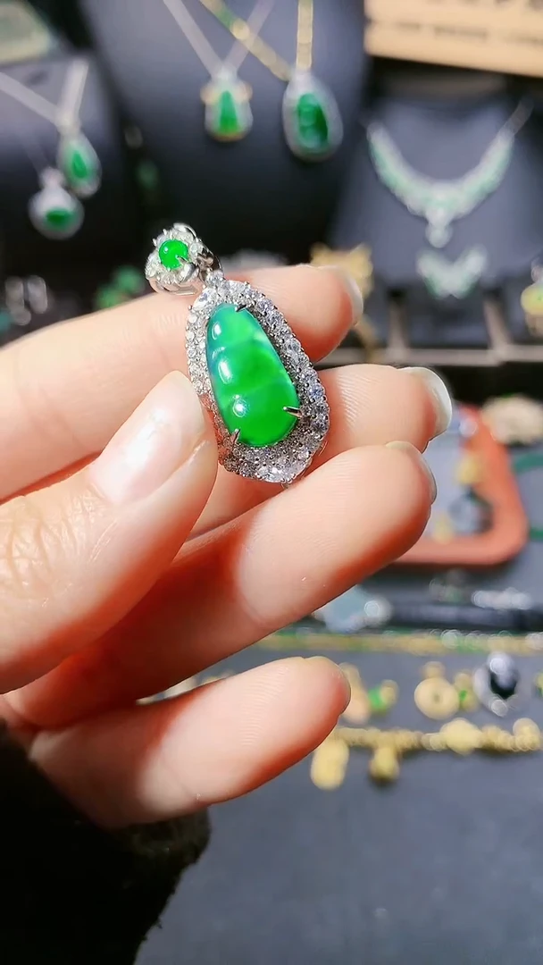【闪购商品】翡翠吊坠(赠链)银S925镶嵌吊坠