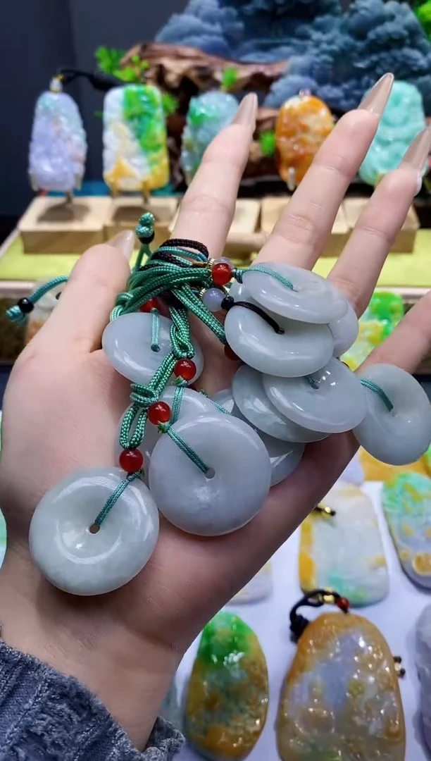 【闪购商品】翡翠颈饰未镶嵌翡翠A货