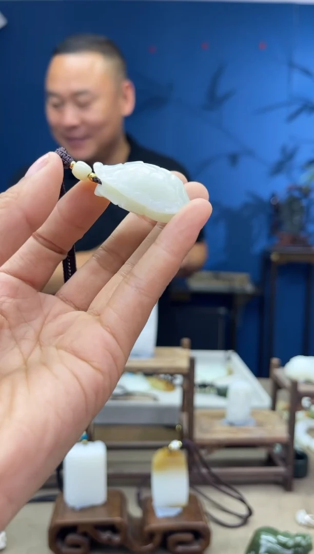 和田玉未镶嵌颈饰1
