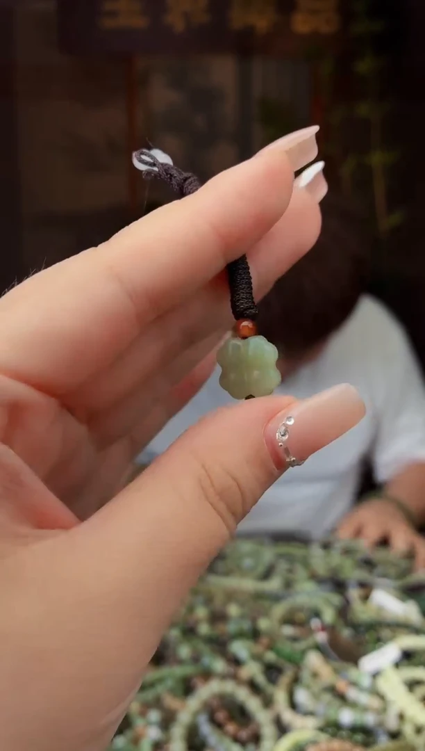 和田玉未镶嵌颈饰拍一发一