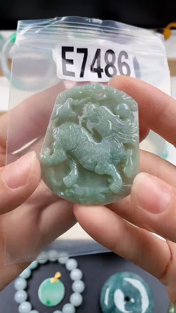 颈饰未镶嵌翡翠天然翡翠吊坠挂件