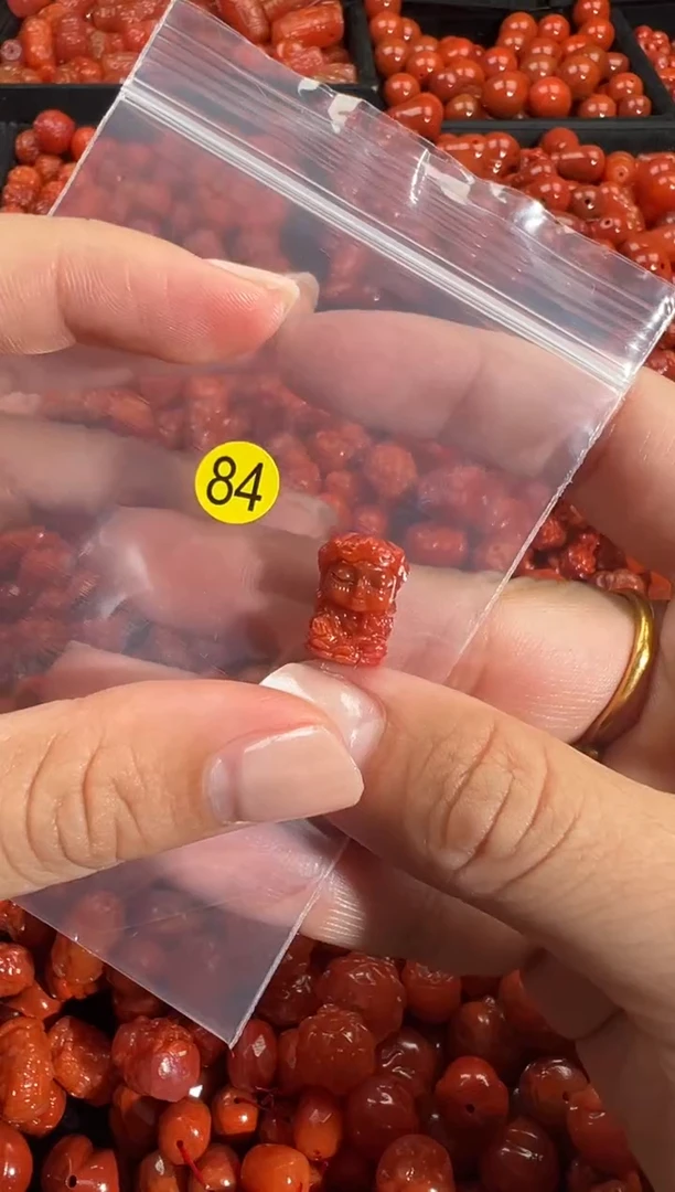 颈饰未镶嵌南红玛瑙1