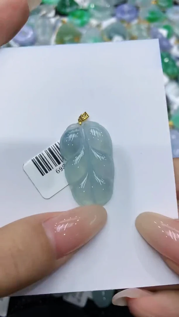 翡翠18K金镶嵌颈饰111111111111