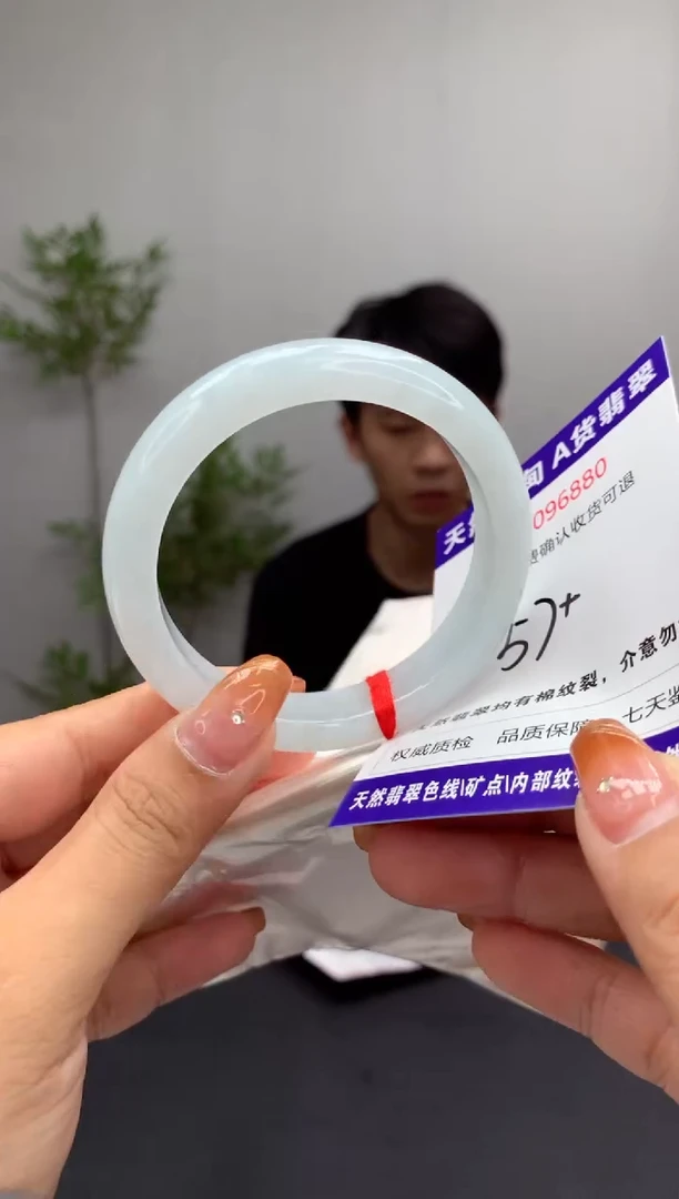 未镶嵌手镯翡翠有纹，完美者勿拍