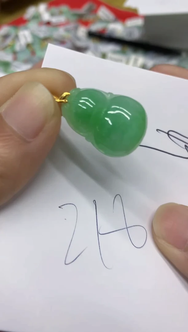 翡翠18K金镶嵌颈饰翡翠