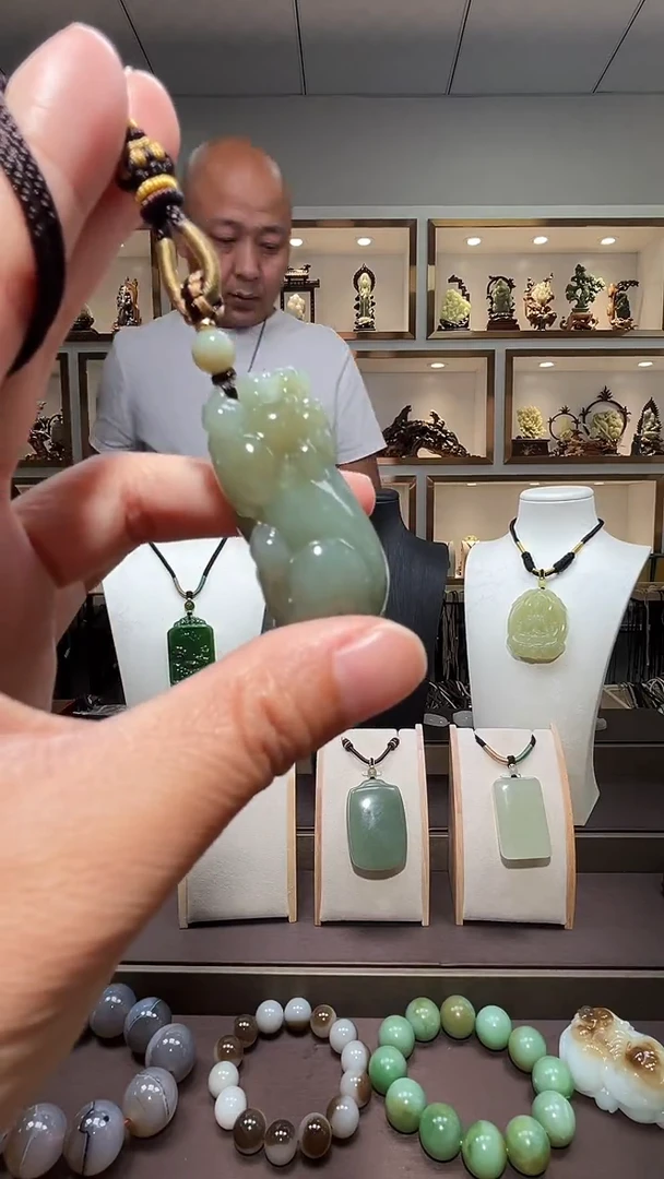 和田玉未镶嵌颈饰1