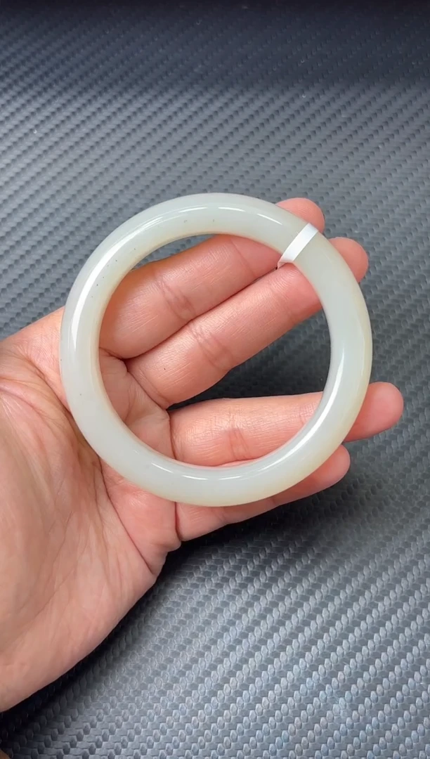 未镶嵌手镯和田玉和田黑山微色差57+