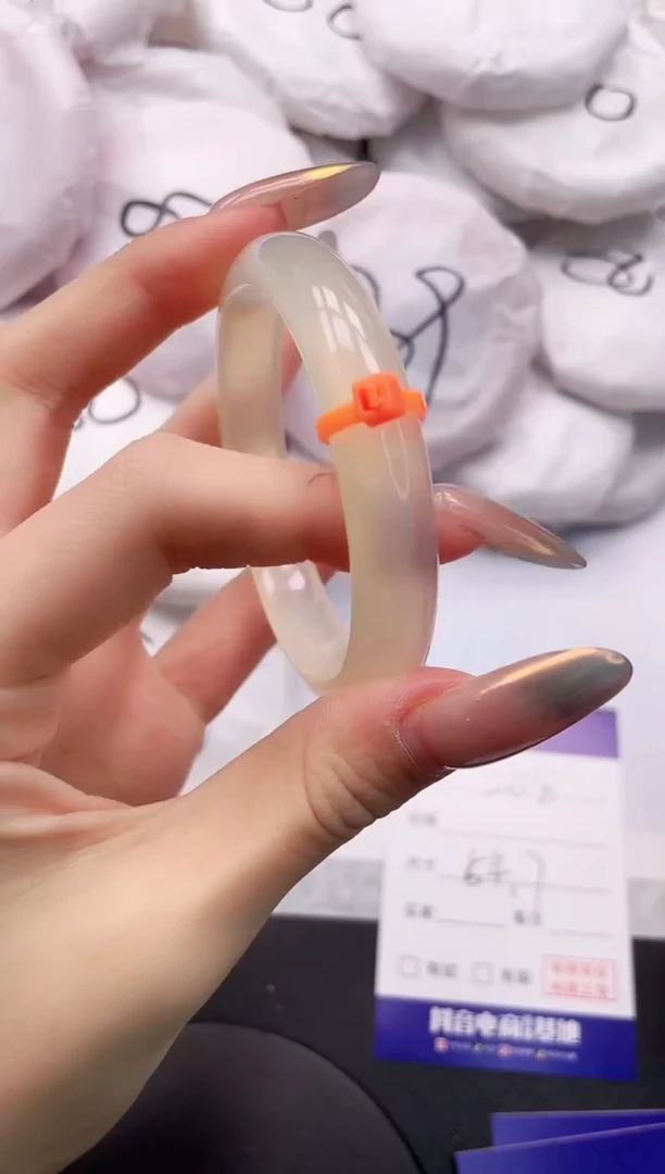 【闪购商品】石英质玉手镯未镶嵌7K258-54