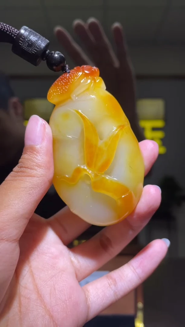 未镶嵌和田玉（糖玉）挂件落**根竹节