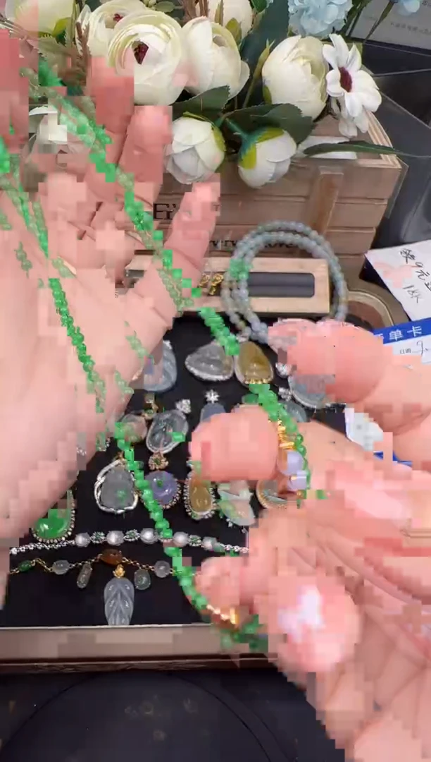 吊坠(不含链)18K金镶嵌翡翠勿拍