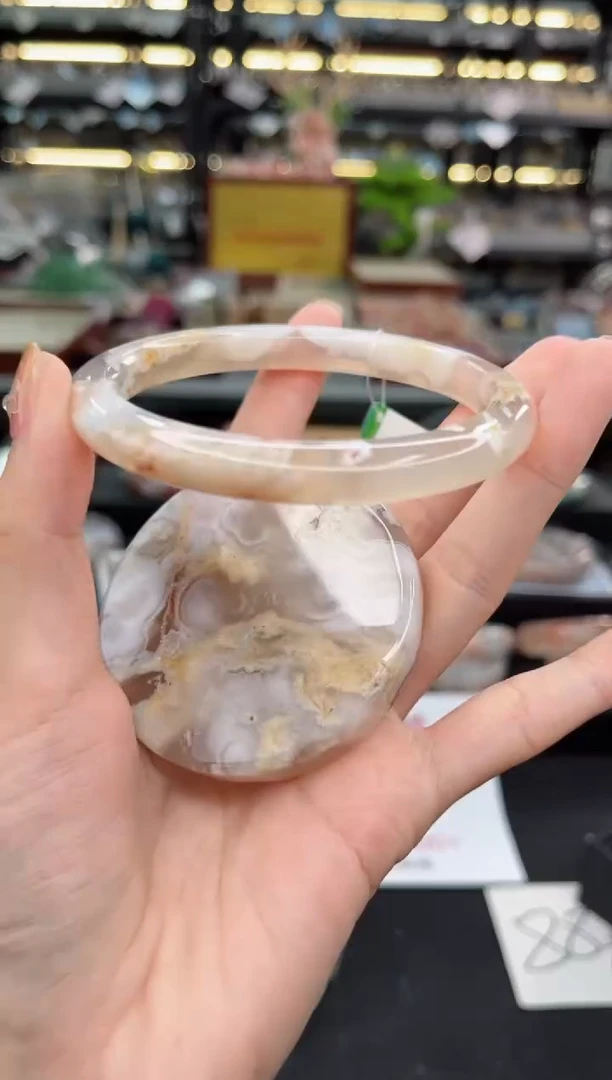 【闪购商品】石英质玉手镯未镶嵌65圈口（赠品镯心）1111680