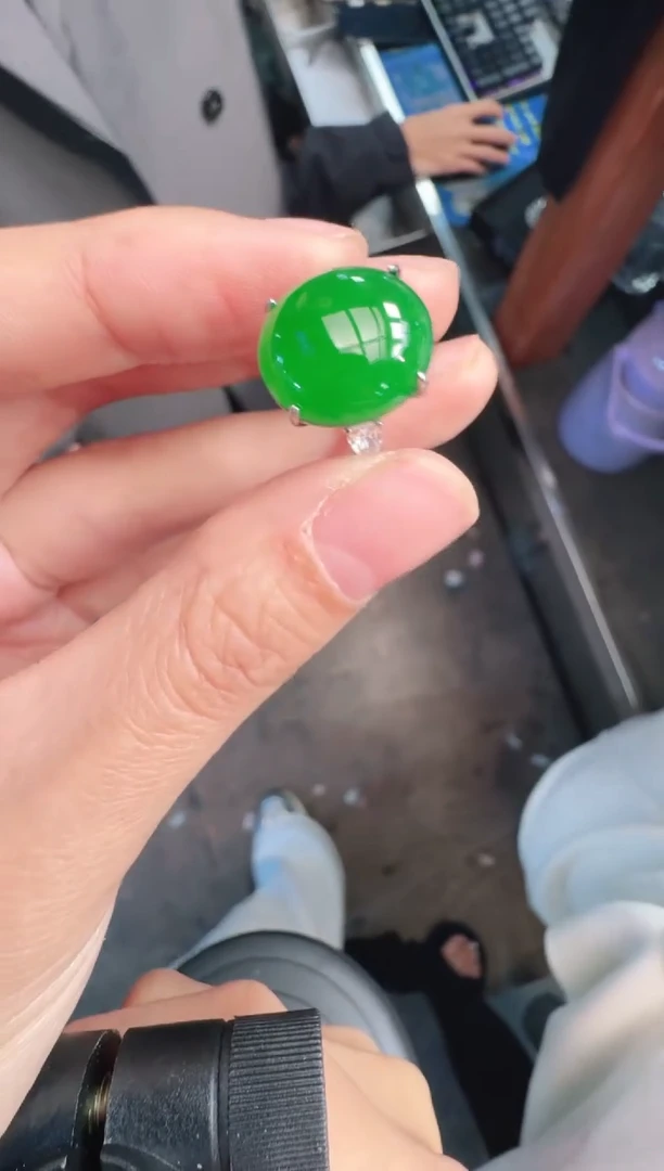 未镶嵌定制翡翠A货有轻微色差属于正常现象，戒指1