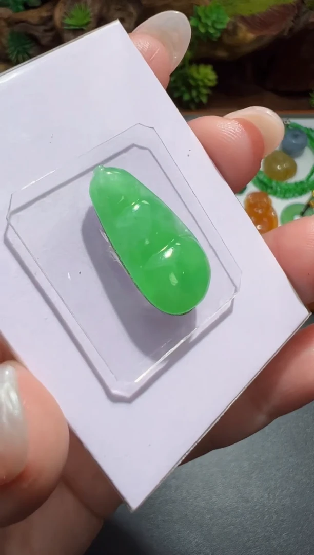 未镶嵌定制翡翠21.8*10.8*3.9豆子