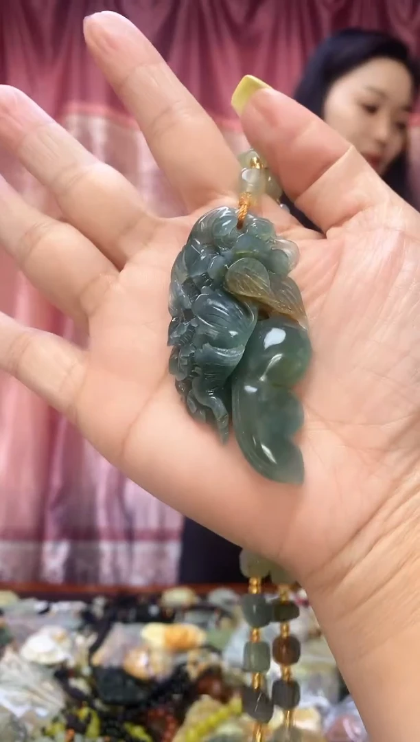 未镶嵌岫玉吊坠