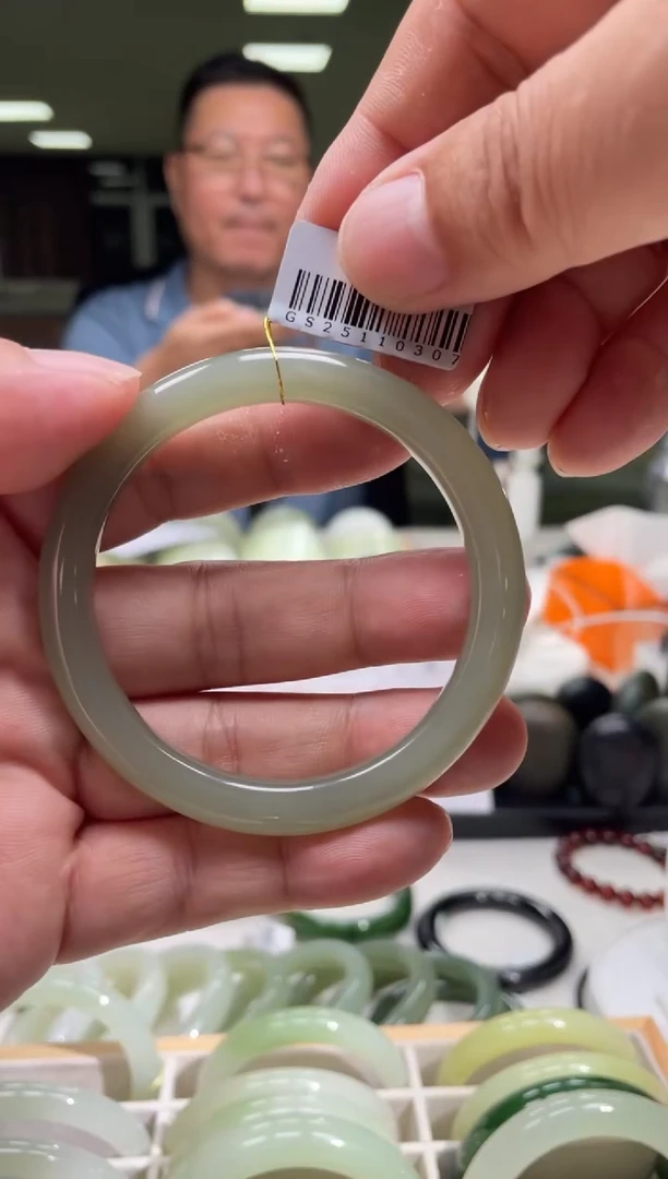 和田玉手镯未镶嵌57-58圈口 0307