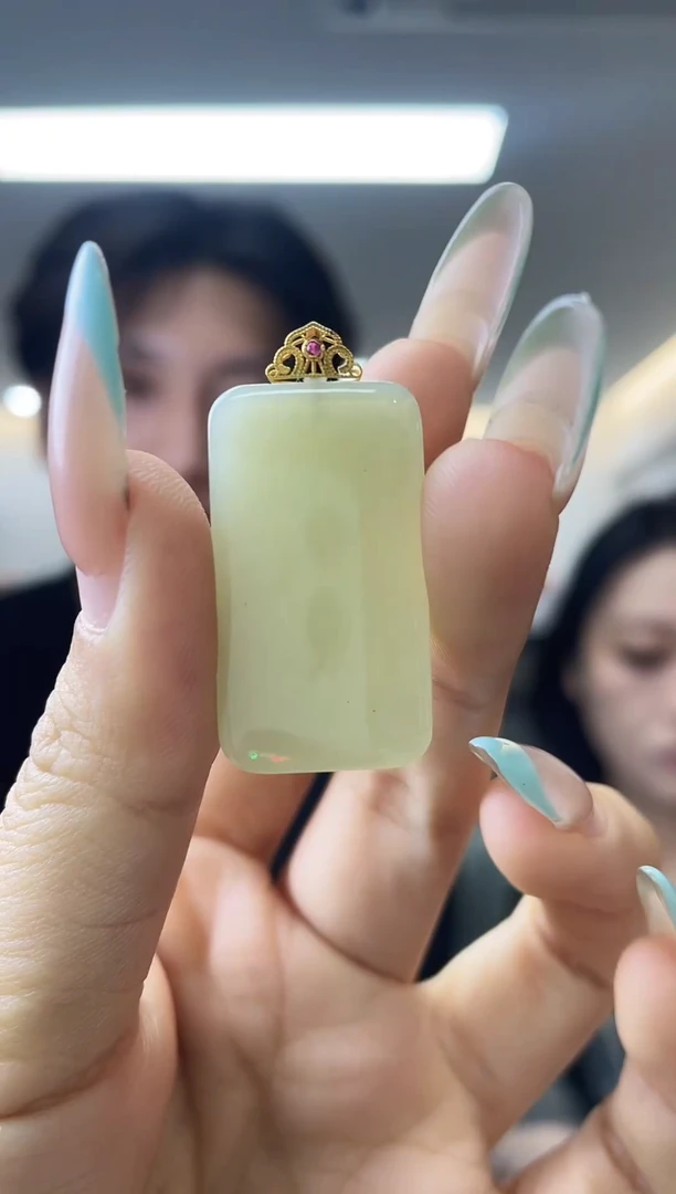 颈饰18K金镶嵌和田玉（多样性发一件）