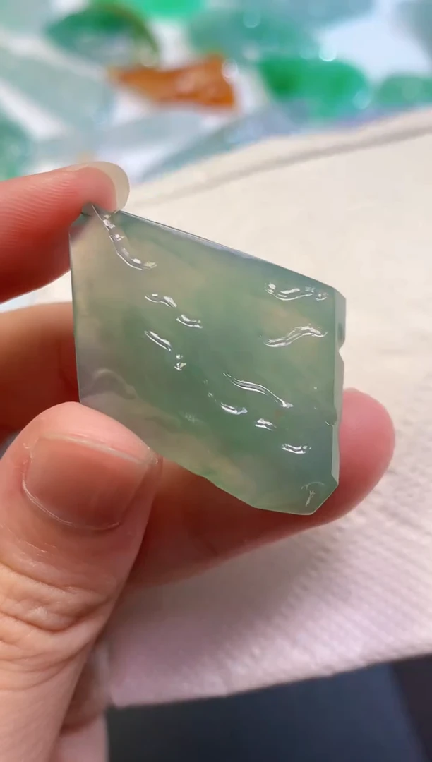 颈饰未镶嵌翡翠
