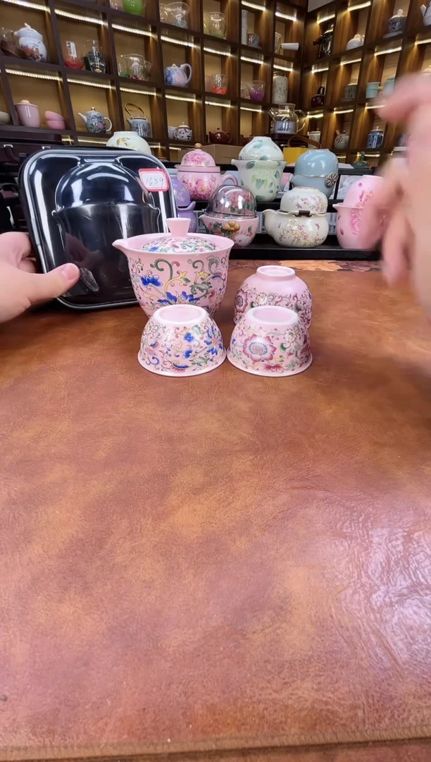 哑光粉珐琅彩旅行套装
