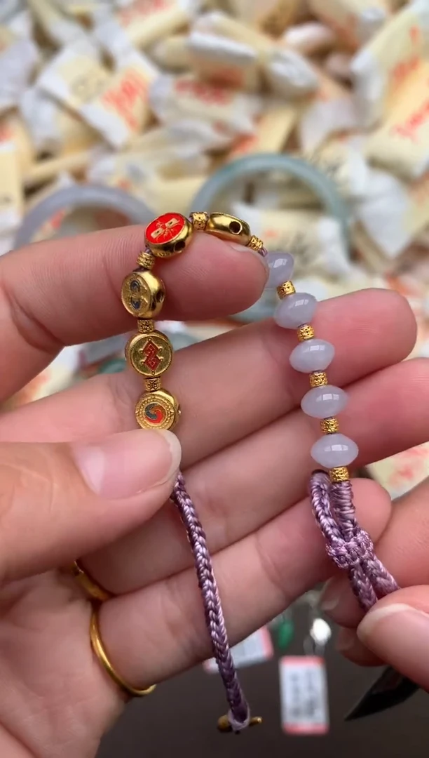 翡翠挂件未镶嵌  —