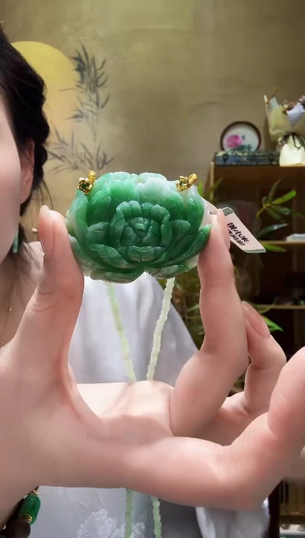 颈饰未镶嵌翡翠吊坠
