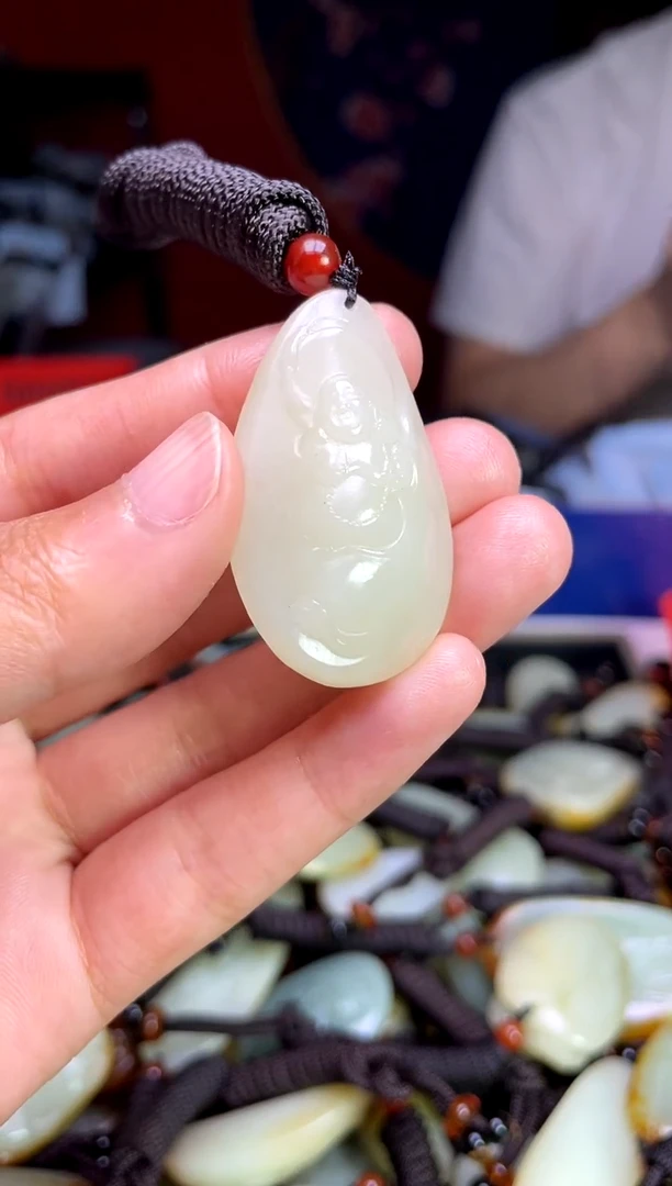 和田玉未镶嵌颈饰1
